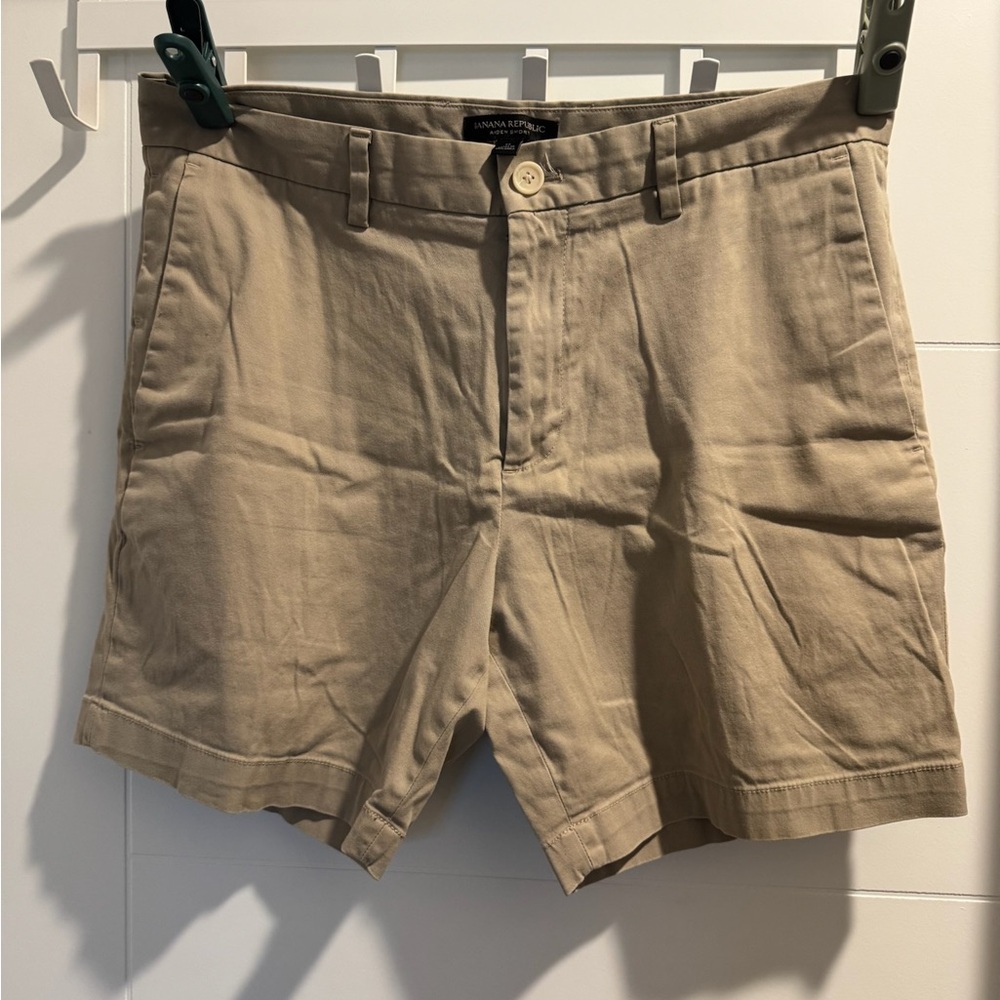 Banana Republic Men's Khaki Aiden Shorts
